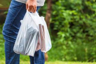Contrôles dans les points de vente: distribution gratuite de sacs en plastique 