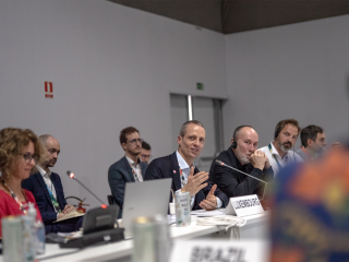 Onze délégations nationales participent au lancement de la première plateforme d'IA visant à faciliter l'accès des capitaux aux communautés lors de la COP30